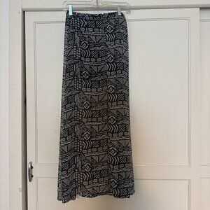 Forever 21 Black & White Geometric Midi Skirt – Size S